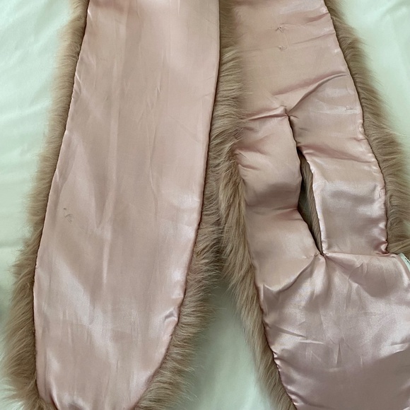 Dusty Pink / Mauve Faux Fur Shawl Scarf Wrap - Picture 10 of 11